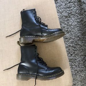 Dr. Marten’s 1460 Smooth Women’s Size 7